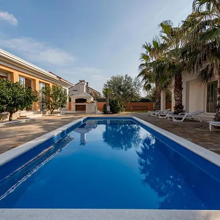 Grand Slam - Luxury Pool & Tennis Villa *