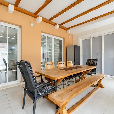 Grand Slam - Luxury Pool & Tennis Villa *