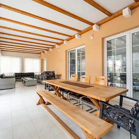 Grand Slam - Luxury Pool & Tennis Villa