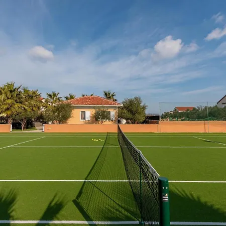 Grand Slam - Luxury Pool & Tennis