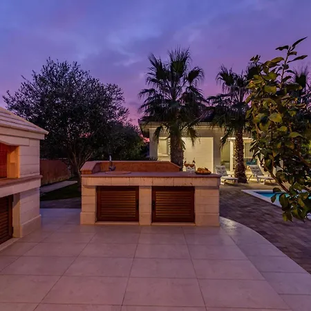Grand Slam - Luxury Pool & Tennis Villa *
